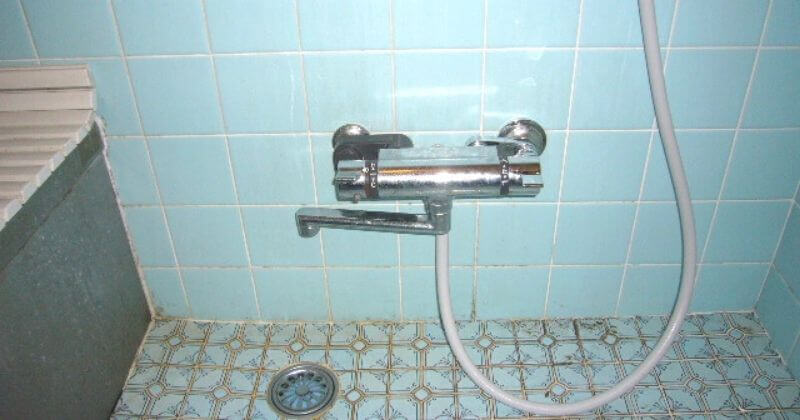 浴室シャワー水栓の給水管工事後です