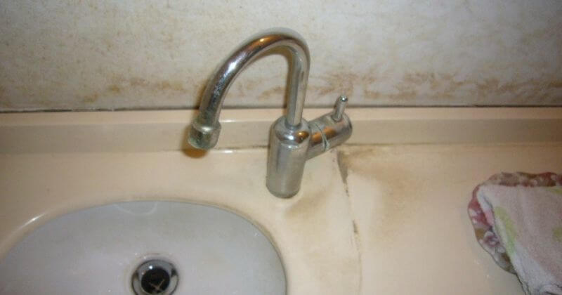 手洗い水栓交換前