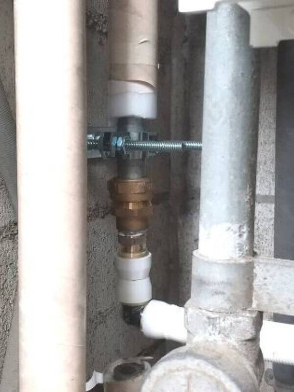 PS内で既設の給水管と接合