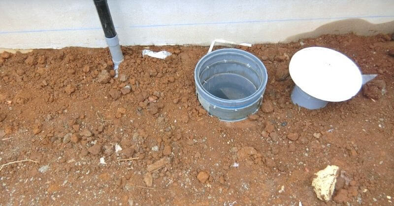 排水管を合流させる雨水桝