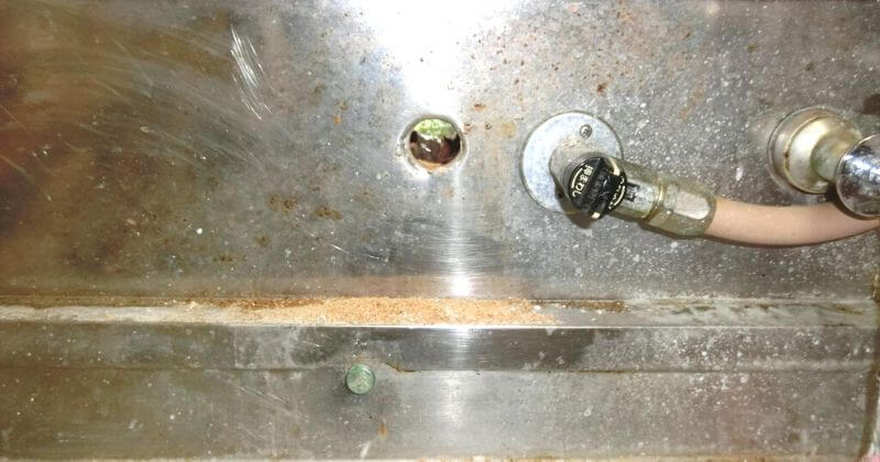 キッチン水栓を取り外した状態