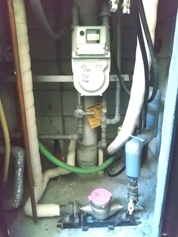 給水管の保温工事状況