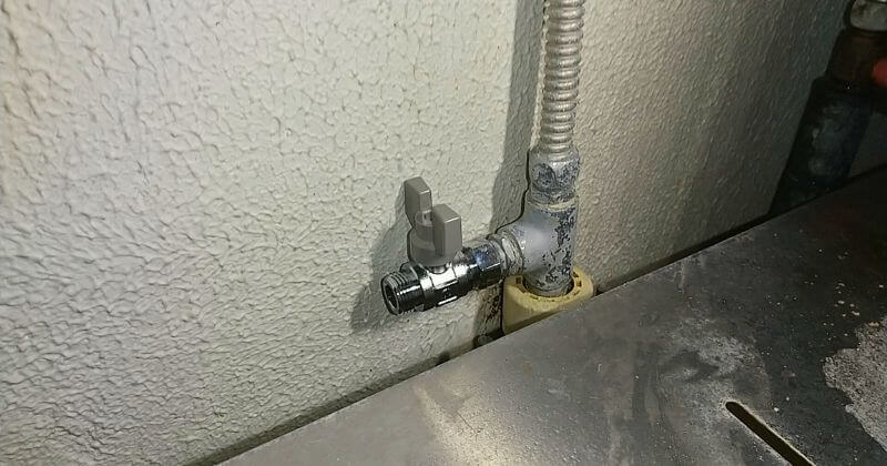 新しく取り付けたお湯用のバルブ