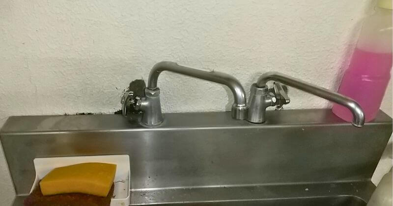 他の場所の水栓交換前