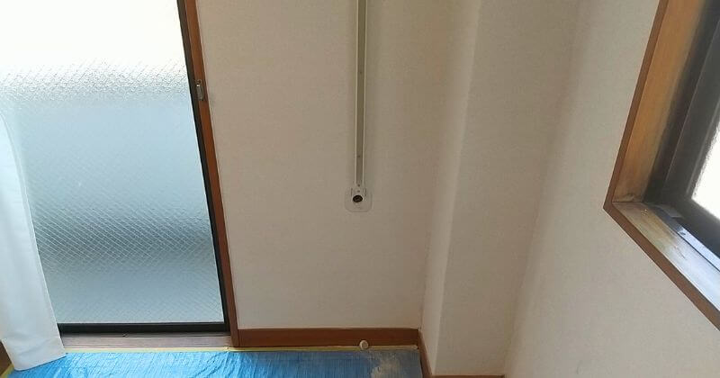 給湯管を通す前の配管モール