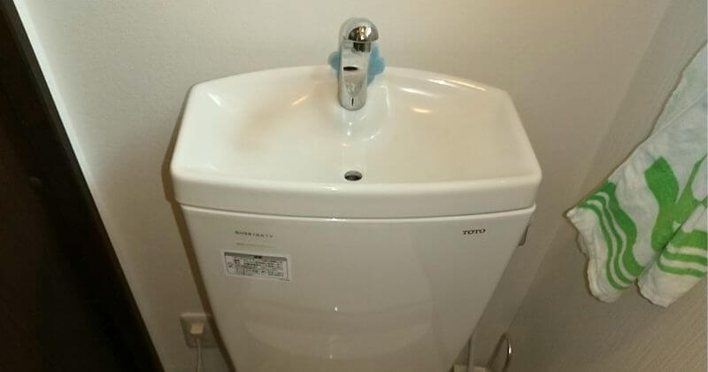 修理前のトイレタンク
