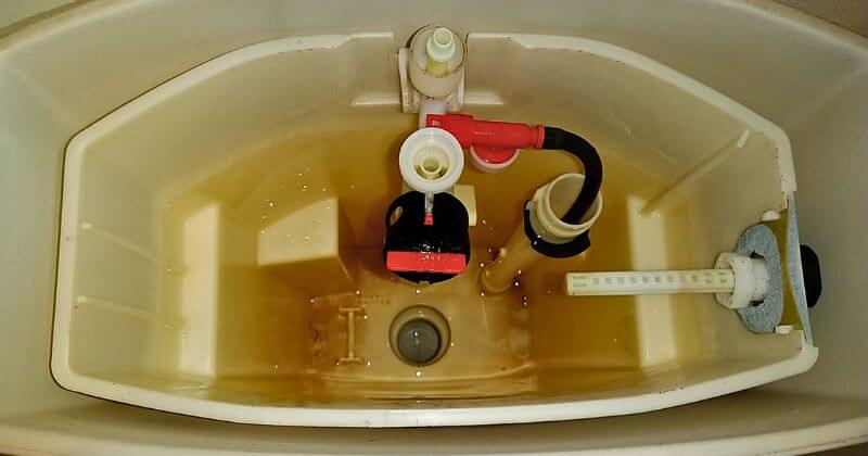 ダイヤフラムと排水弁を取り外した状態