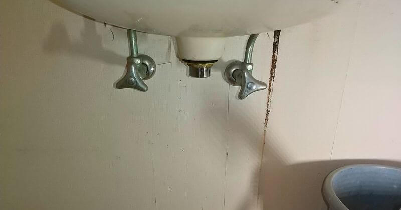新しい排水栓を取り付けた状態