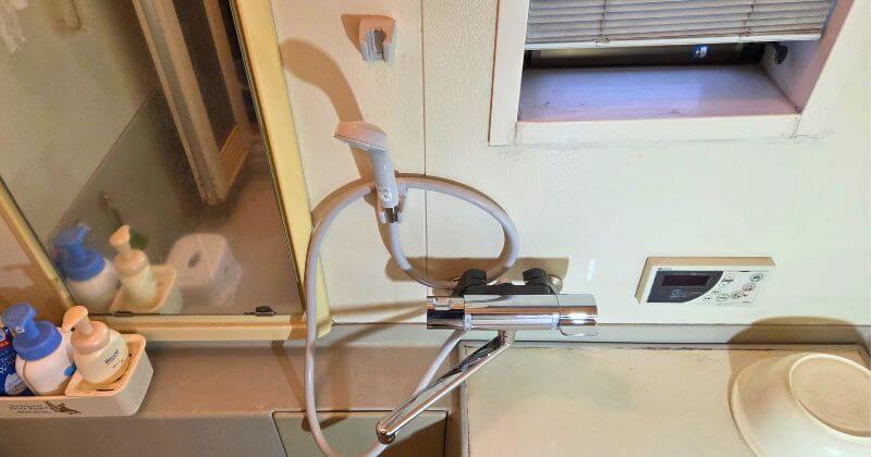 新しいシャワーフックの取付状況