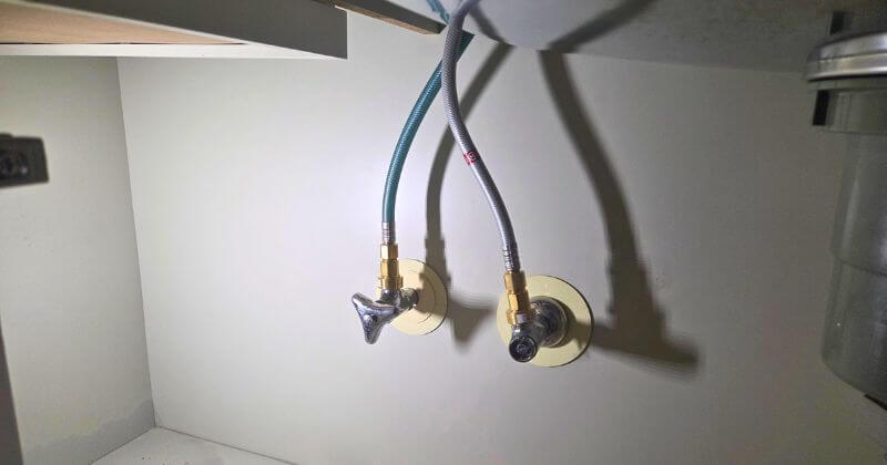 水栓と止水栓の接続状態