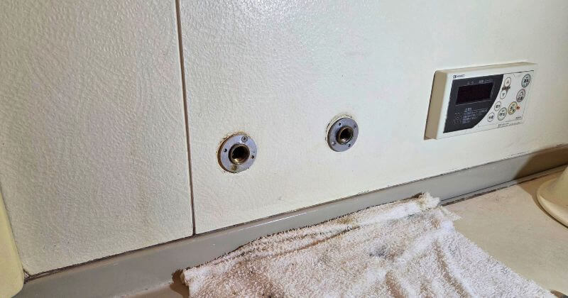 既設の偏芯管を取り外した状態