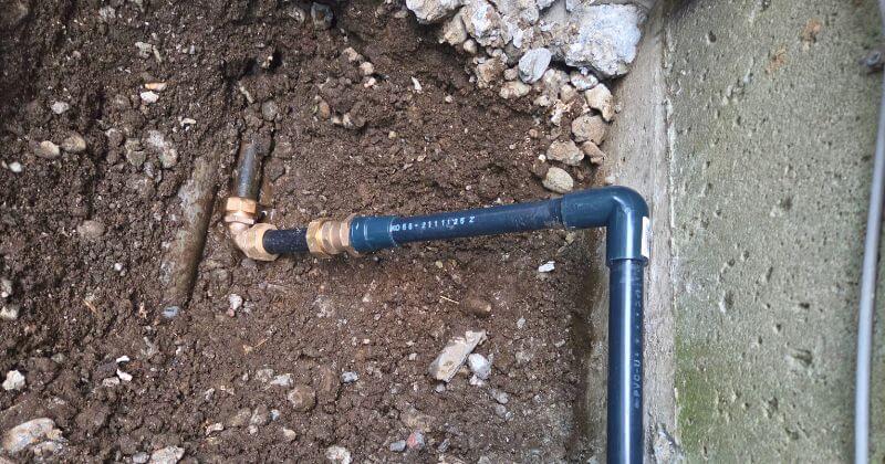 仮設の給水管を撤去してHIVP管に変換した状態