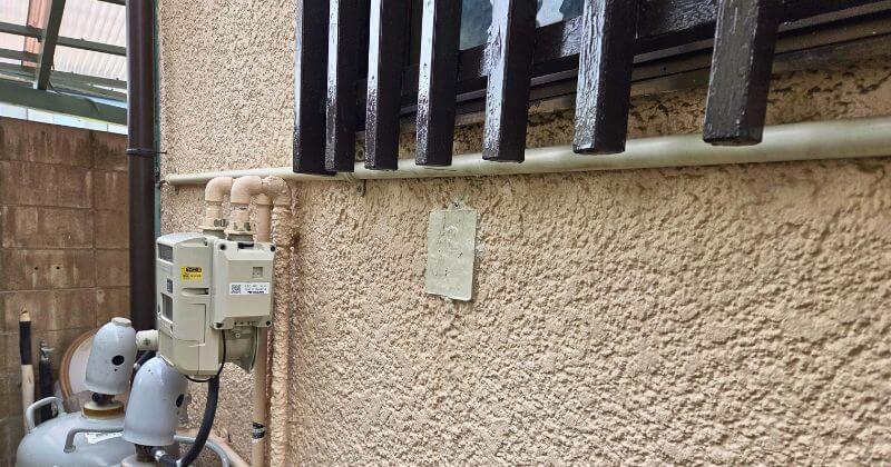 給水管を撤去した壁面の防水処置