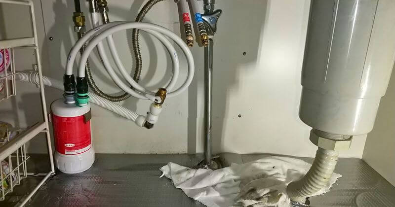 給水、給湯ホースの接続前