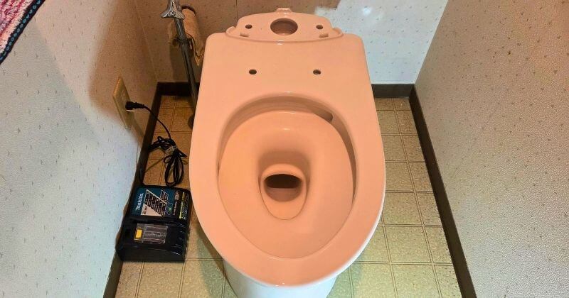 新しい便器を取り付けた状態