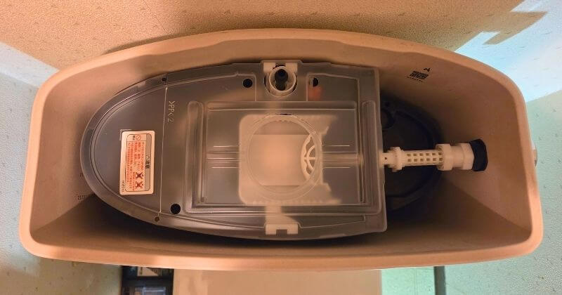 タンクの内フタを取り付けた状態