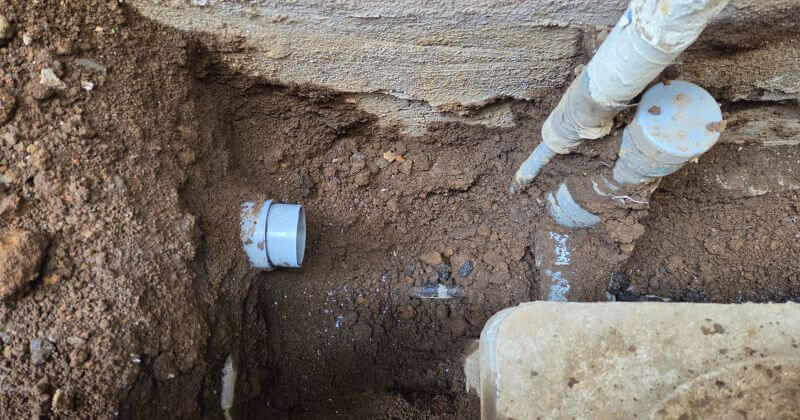 下流側の排水管を切断した状態