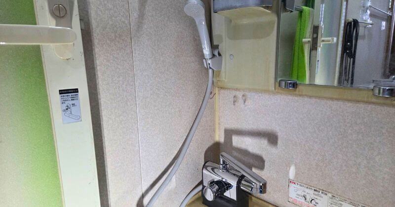 下段側のシャワーフック