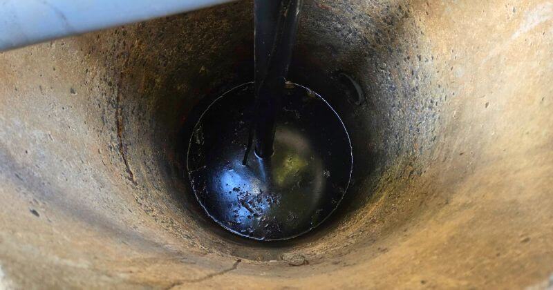 電源を入れる前の汚水槽