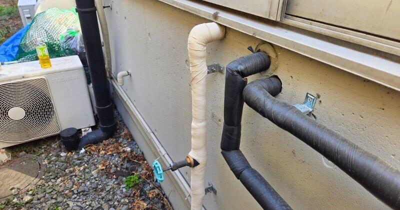 屋外側の保温工事状況