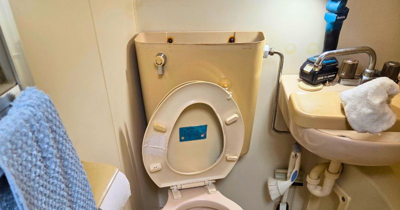 便座が割れている状態