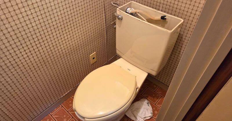 トイレ水漏れ修理前