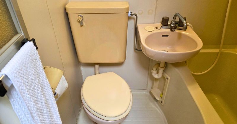 交換前のトイレタンク