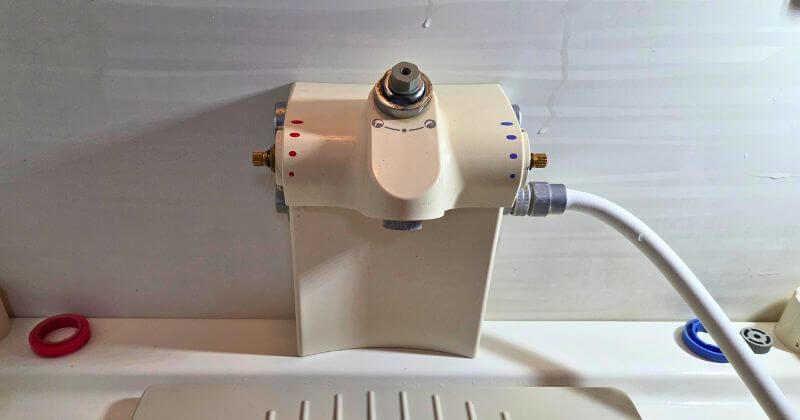 ハンドルを取り外した状態の水栓本体