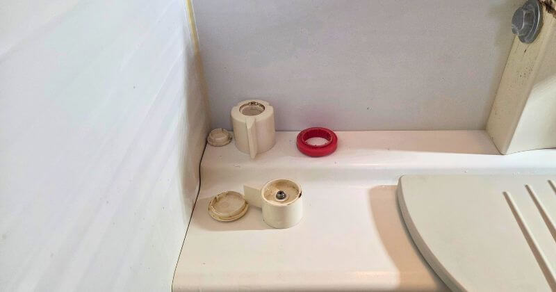 湯側のハンドルと切替ハンドルを取り外した状態