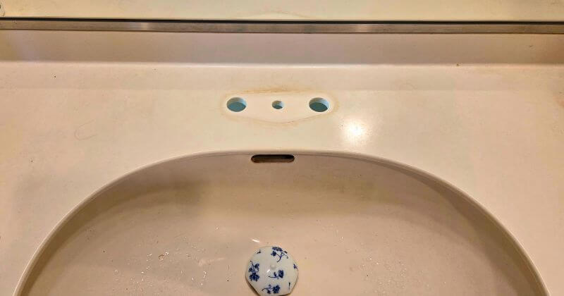 既設の水栓を取り外した状態