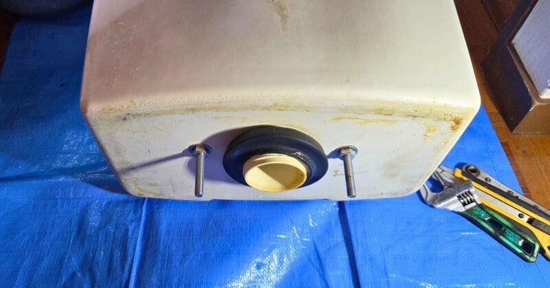 トイレタンクを取り外した状態