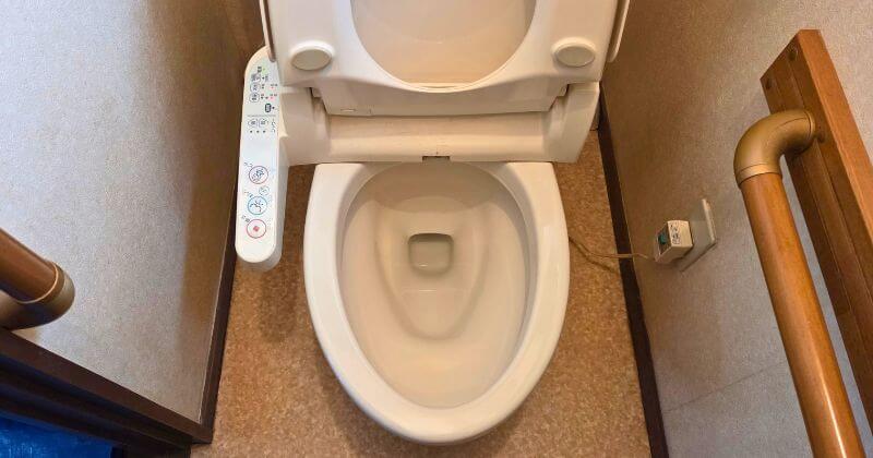 修理前の便器水溜まり面