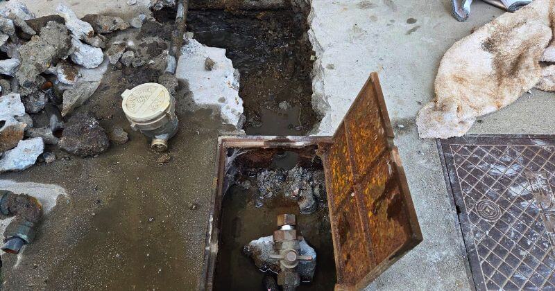 既設の給水管の撤去状況