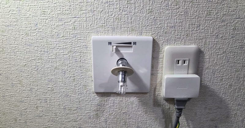 新しい化粧プレートを取り付けた状態