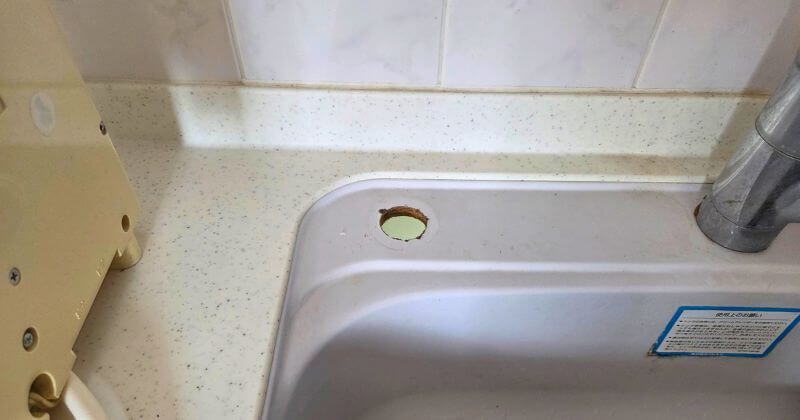 既設の水栓を取り外した状態
