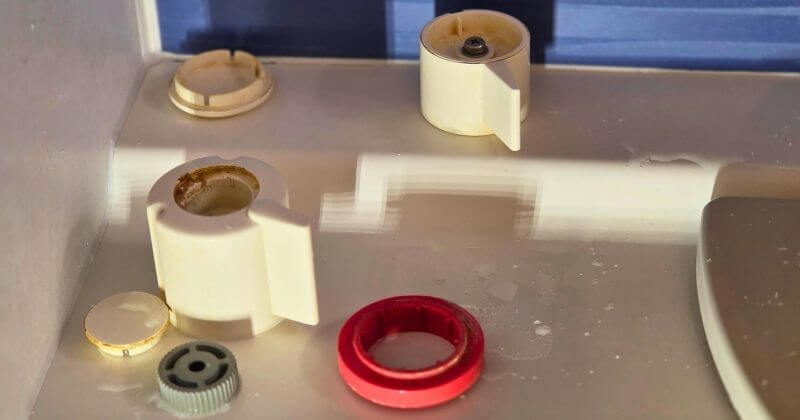 湯側の止水ハンドルを取り外した状態