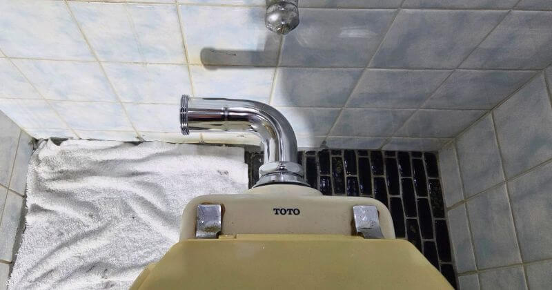 洗浄管下部の取付中